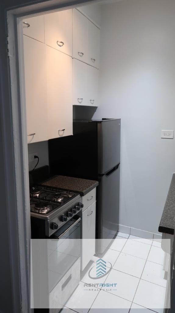 property at 534 W Stratford Pl