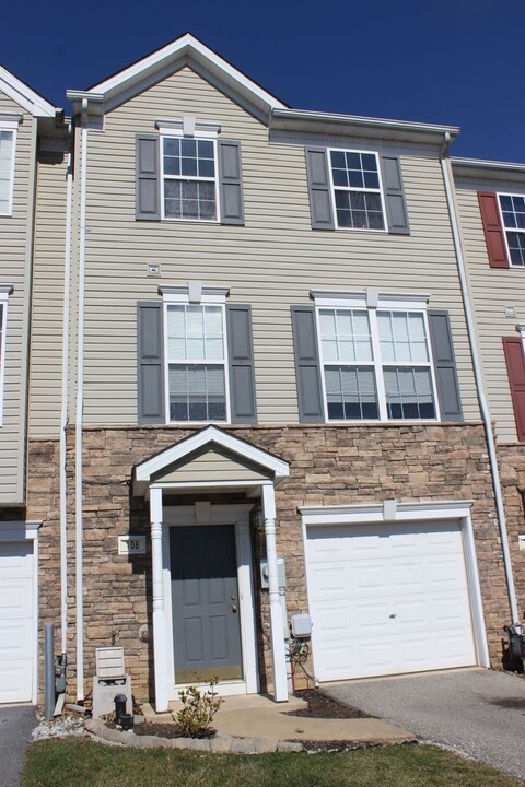 108 Bruaw Dr in York, PA - Building Photo