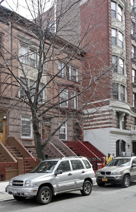 221 W 113th St in New York, NY - Building Photo