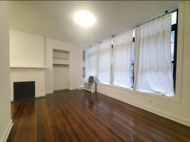 60 W 9th St in New York, NY - Building Photo