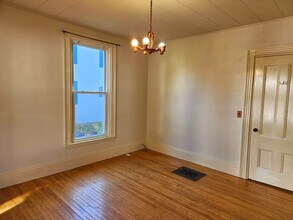 46 Saunders St, Unit FLOOR 1 in Portland, ME - Building Photo - Building Photo