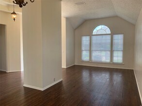 4725 Park Bend Dr in Fort Worth, TX - Building Photo - Building Photo