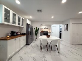 8700 SW 193rd Ter, Unit 2 in Cutler Bay, FL - Building Photo