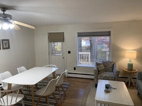 18 Hillcrest W in Portland, ME - Building Photo - Building Photo