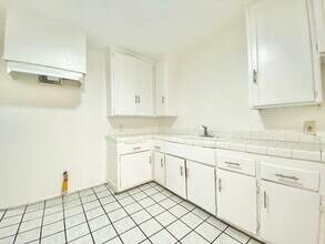 6337 10th Ave in Los Angeles, CA - Building Photo - Building Photo