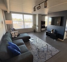 535 W Thomas Rd, Unit 403 in Phoenix, AZ - Building Photo