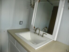 20 Woodland Dr in Waterford, CT - Building Photo - Building Photo