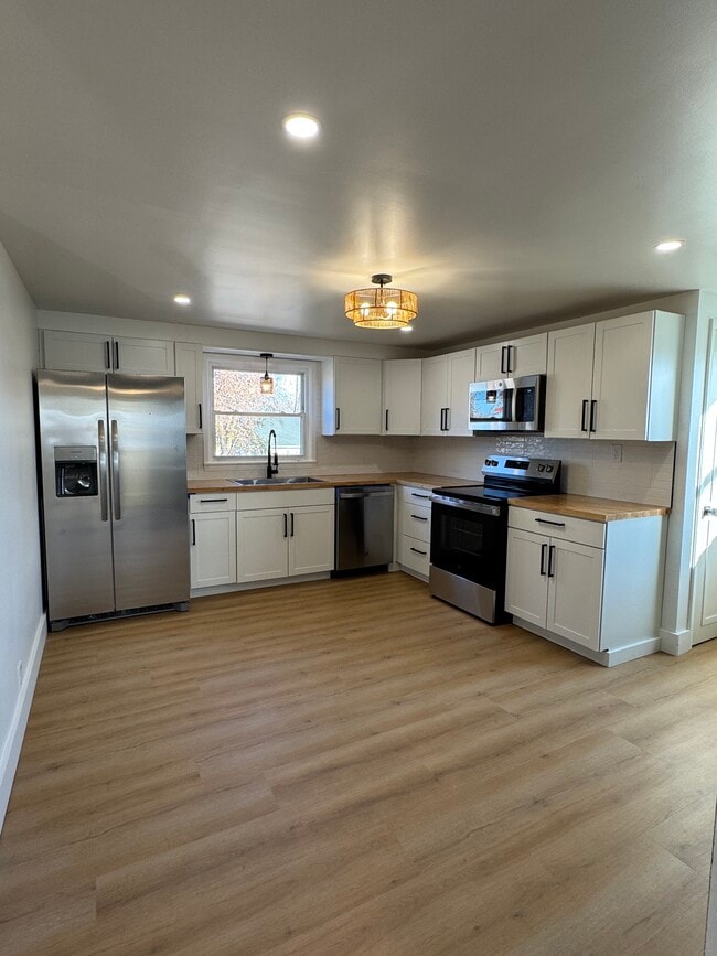 249 Dunlop Ave, Unit Upper in Tonawanda, NY - Building Photo - Building Photo