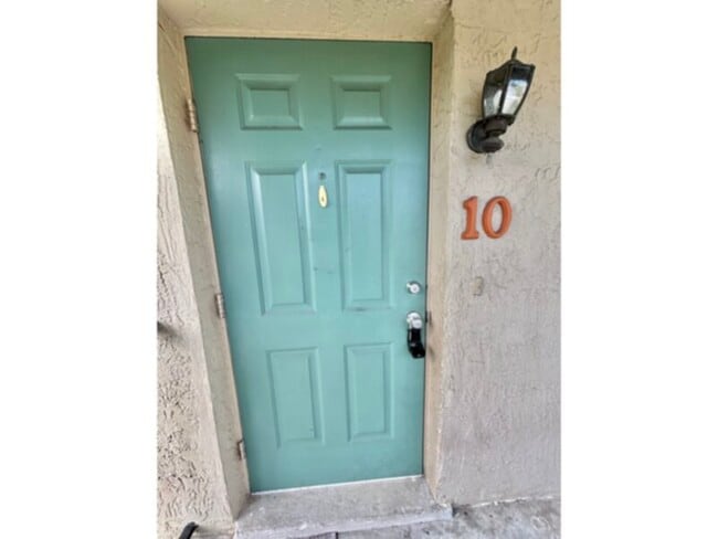property at 136 Cape Coral Pkwy W