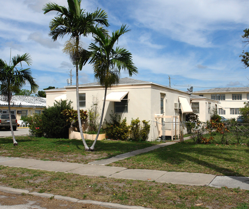 1719 Taylor St in Hollywood, FL - Building Photo