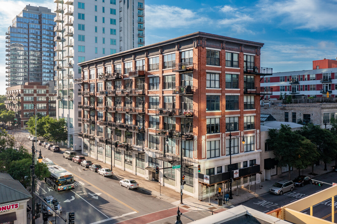 Skyline Loft in Chicago, IL - Building Photo