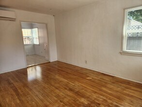 11740 Missouri Ave, Unit 11734 in Los Angeles, CA - Building Photo - Building Photo
