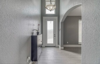 478 Las Palomas Dr in Lytle, TX - Building Photo - Building Photo