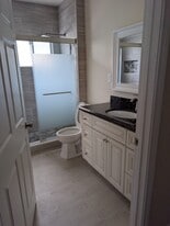 702 S Pine St in Anaheim, CA - Building Photo