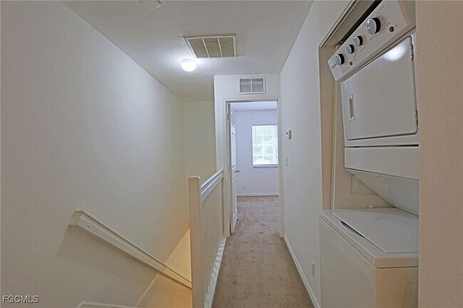 8205 Pacific Beach Dr in Ft. Myers, FL - Building Photo - Building Photo