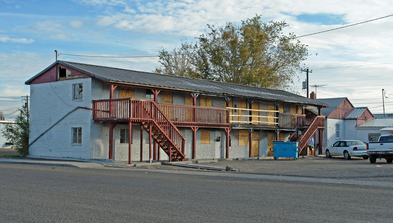 64 NE 3rd St in Ontario, OR - Building Photo