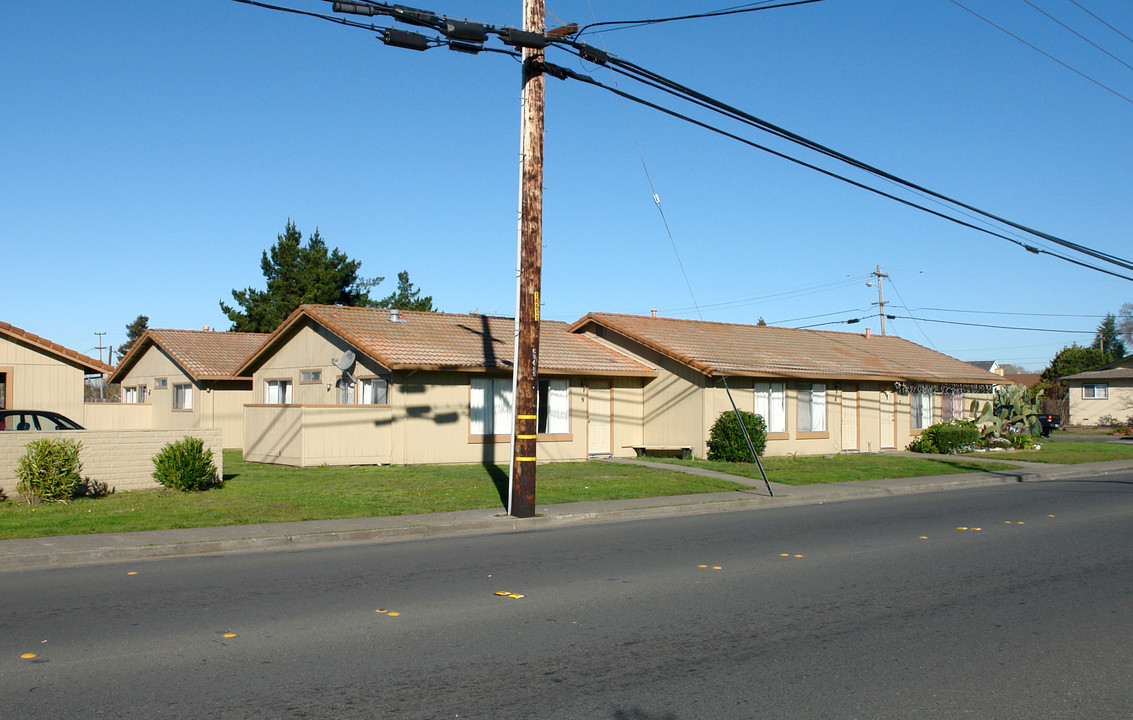 1603 Corby Ave in Santa Rosa, CA - Foto de edificio