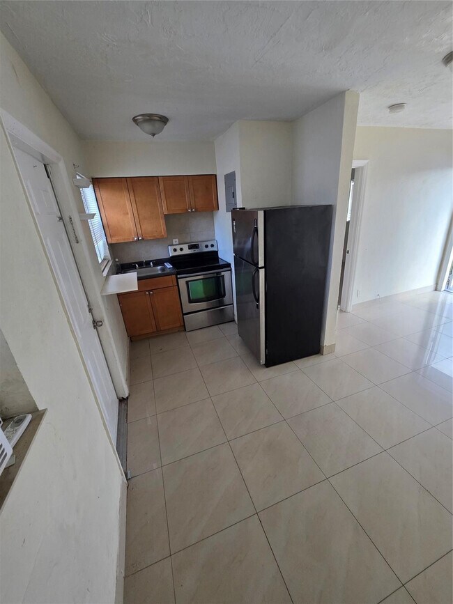 133 SW 5th Ct in Dania Beach, FL - Foto de edificio - Building Photo