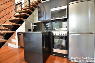 1689 Beacon St in Brookline, MA - Building Photo - Building Photo