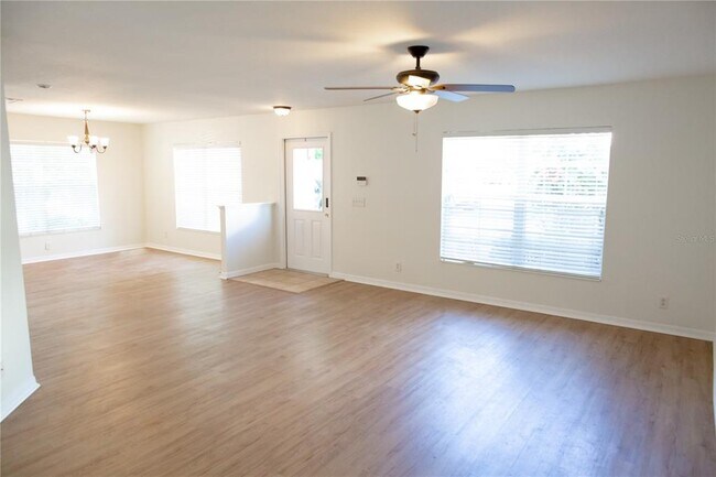 9426 Charlesberg Dr in Tampa, FL - Building Photo - Building Photo