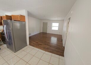221 Edison Drive in Pensacola, FL - Building Photo - Building Photo