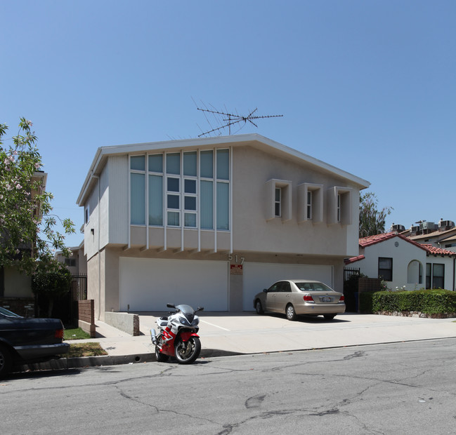 517 E Cedar Ave in Burbank, CA - Building Photo - Building Photo