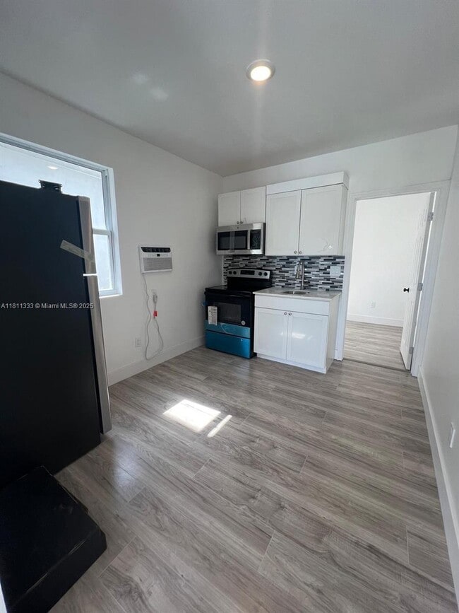 2 SW 6th Ave in Dania Beach, FL - Building Photo - Building Photo