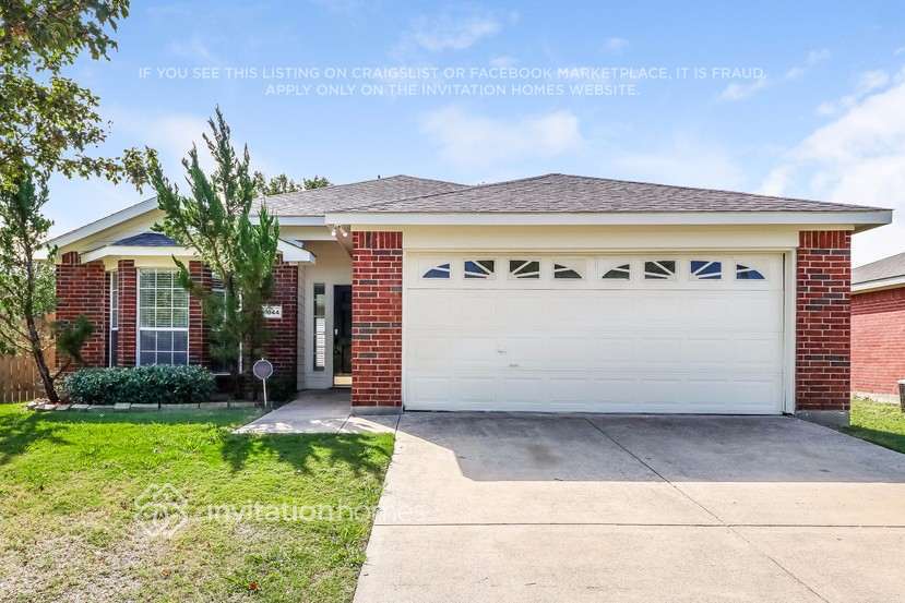 1044 Waterview Dr in Little Elm, TX - Foto de edificio