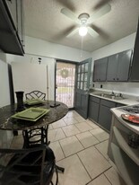 7418 Meadow Cliff St, Unit B in San Antonio, TX - Building Photo