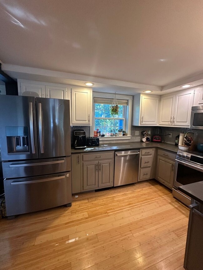 97 Meredith Way in Portsmouth, NH - Building Photo - Building Photo