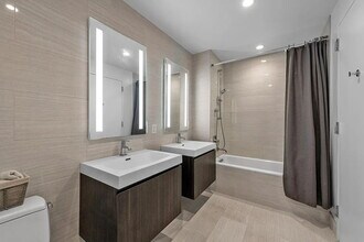13103 40th Rd, Unit Ph3Q in Flushing, NY - Foto de edificio - Building Photo