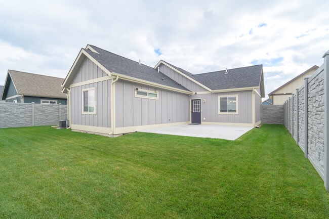 423 Hollyhock Ln in Kalispell, MT - Building Photo - Building Photo