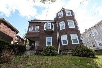 303 Boston Ave, Unit 3 in Medford, MA - Building Photo - Building Photo