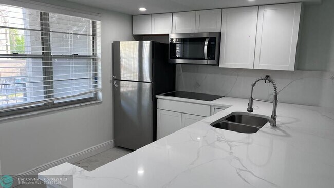 4899 NW 26th Ct-Unit -251 in Lauderdale Lakes, FL - Building Photo - Building Photo