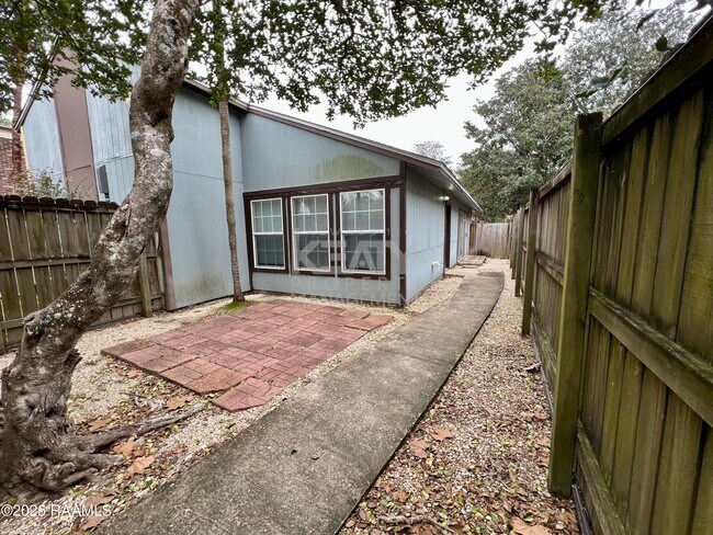 property at 807 Fox Run Ave