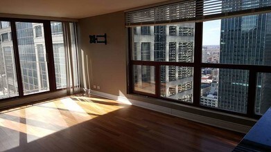 200 N Dearborn St-Unit -3807 in Chicago, IL - Building Photo - Building Photo