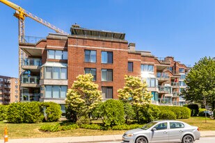 8145 Du Saint-Laurent Boul in Brossard, QC - Building Photo