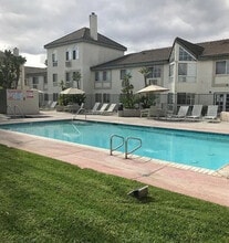 15000 Downey Ave, Unit #142 in Paramount, CA - Foto de edificio - Building Photo