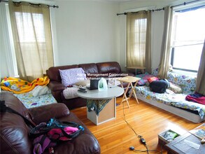 17-19 Washington St. Unit 311, Unit 311 in Malden, MA - Foto de edificio - Building Photo