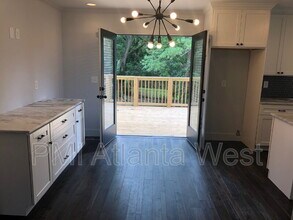 874 Rochelle Dr SW in Atlanta, GA - Building Photo - Building Photo