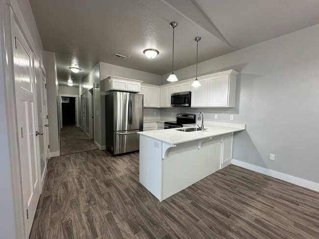 14637 S McKellen Dr, Unit 301