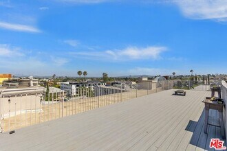 1450 S Beverly Dr in Los Angeles, CA - Building Photo - Building Photo