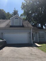 21441 Clear Creek Rd, Unit A in Bristol, VA - Building Photo