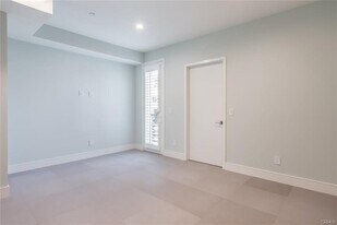 2225 Mira Vista Ave in Montrose, CA - Building Photo