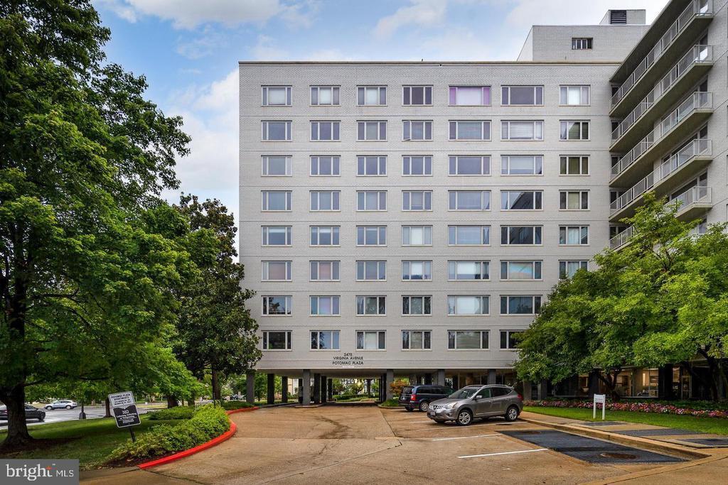 2475 Virginia Ave NW in Washington, DC - Building Photo