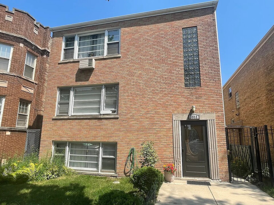 7511 N Claremont Ave in Chicago, IL - Building Photo