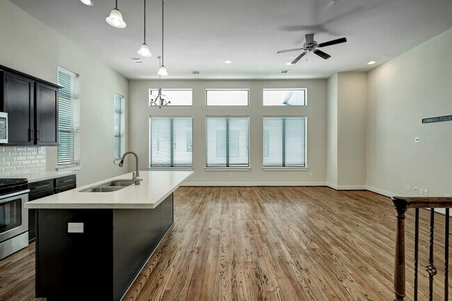 82 N Hutcheson St in Houston, TX - Building Photo - Building Photo