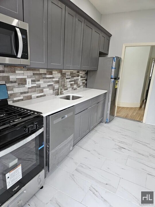 84 Schofield St in Bronx, NY - Building Photo