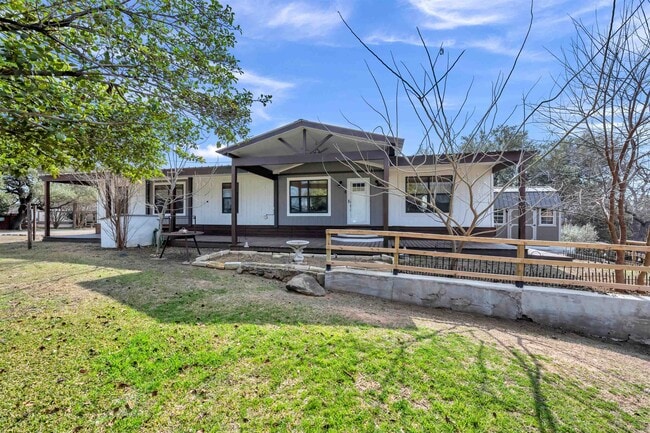 345 Co Rd 136C in Kingsland, TX - Building Photo - Building Photo