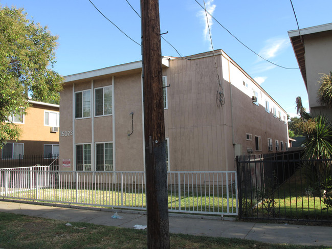 15023 Victory Blvd in Van Nuys, CA - Building Photo - Building Photo